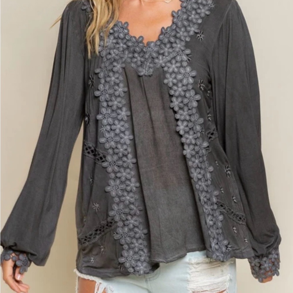 POL Gray Floral Crochet-Trim Tunic Top